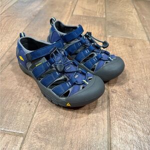 Keen Newport H2 Sandals Kids Youth Size 5 Sport Blue Water Shoes Hiking